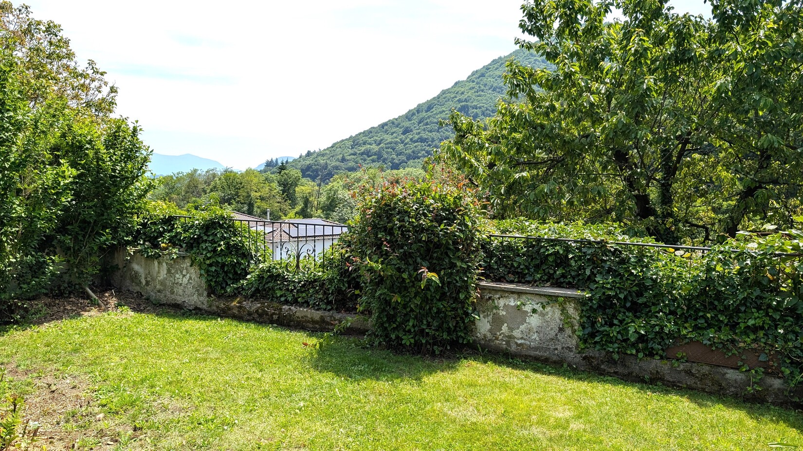 Garten mit Bergsicht