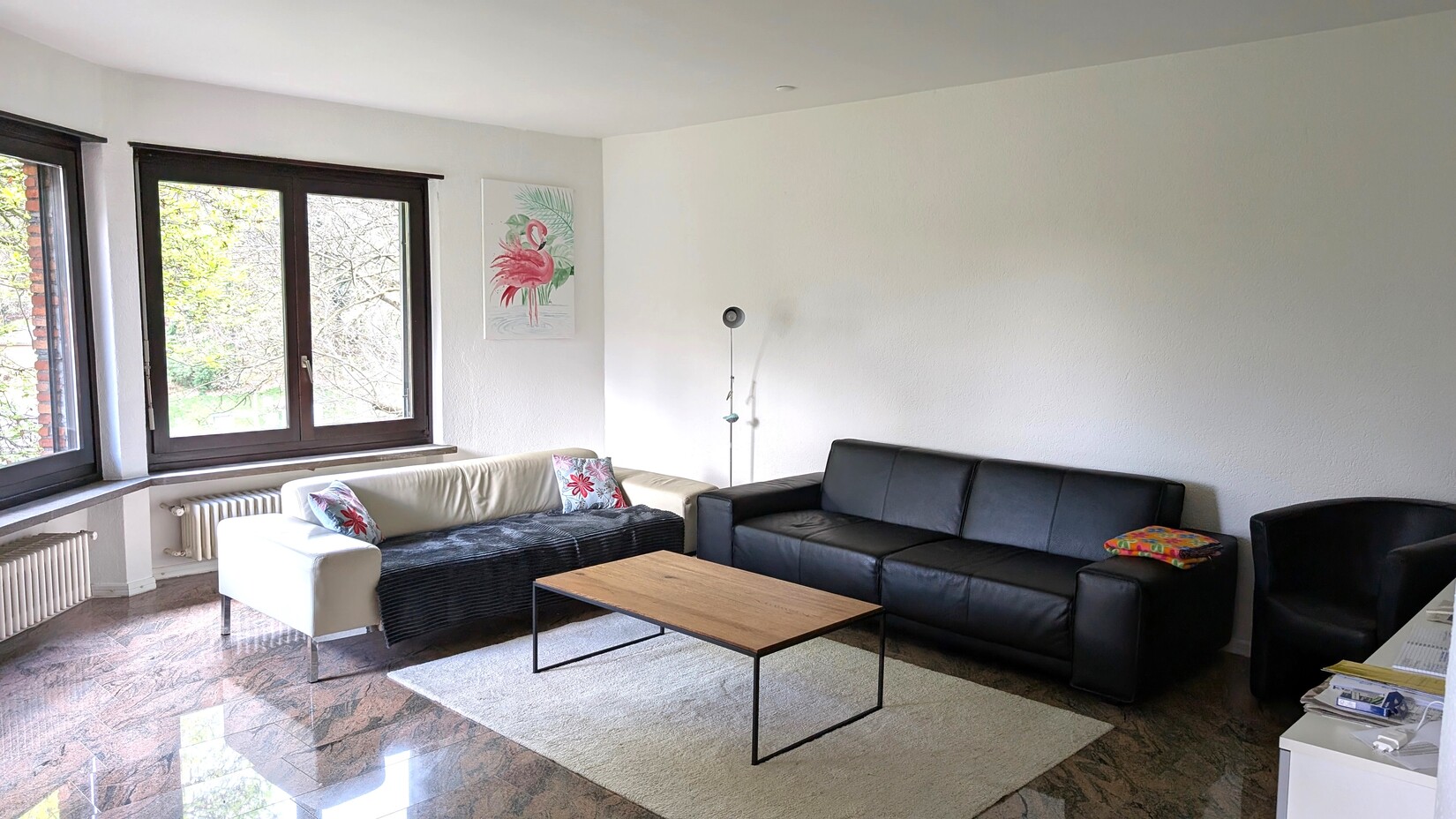 Wohnzimmer mit Blick in den Garten